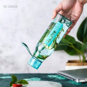 Portable And Stylish Plastic Sports Water Bottle With Curved Body, High Temperature Resistance, Anti-Fall Strap And Hanging Rope. Large Capacity Simple Space Cup For Students, Outdoor And Home Gym Fitness.